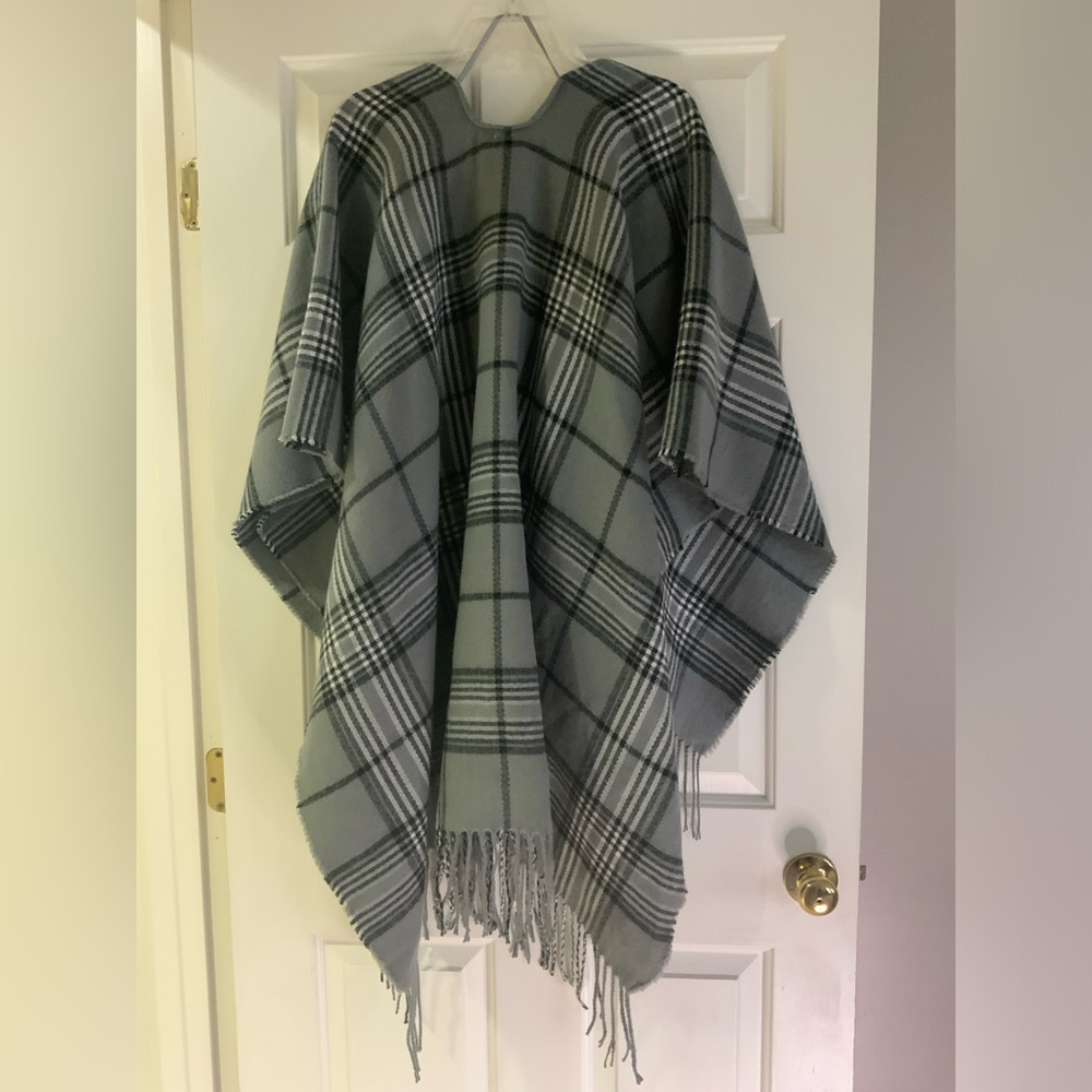 Poncho - Picture 2 of 3